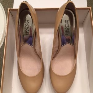 Michael Kors Nude pumps